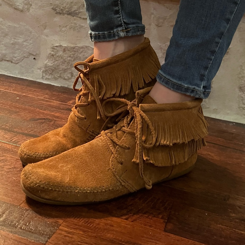 Minnetonka Lace-up Fringe Booties, size 8